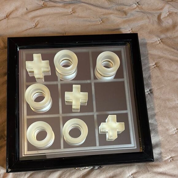 Glass/wood tic-tac-toe game - Picture 1 of 3